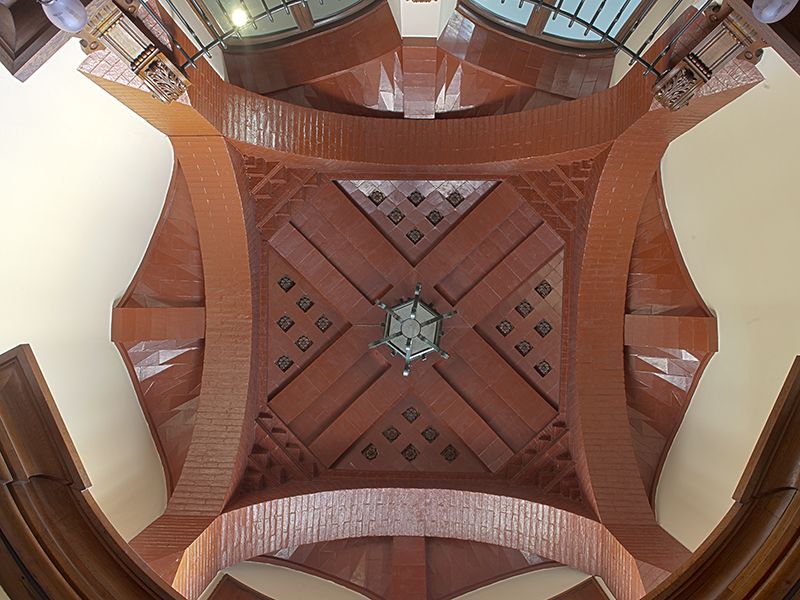 Interior de la cúpula de la Hidroeléctrica de Cataluña.