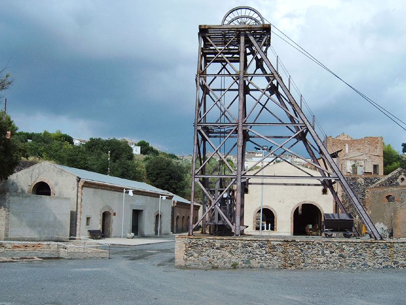 Mecanismos de extracción en las minas de Bellmunt del Priorat.